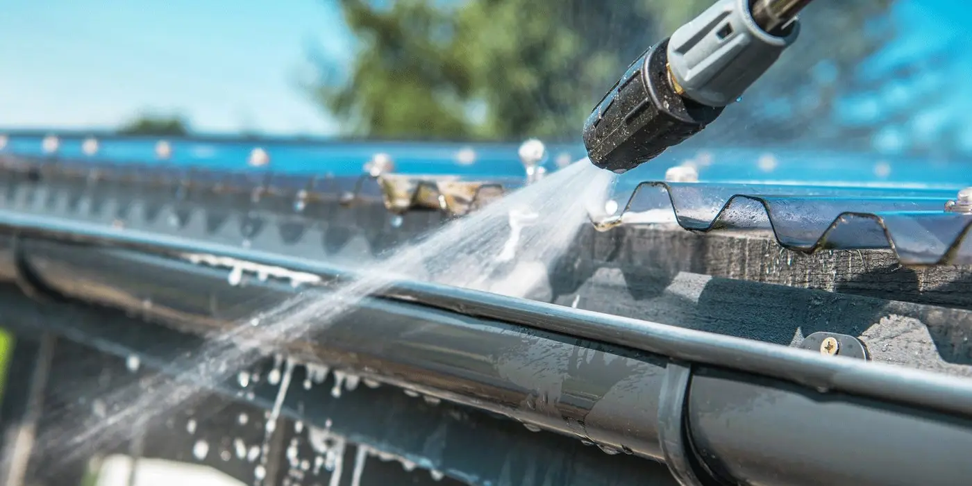 Gutter-Cleaning